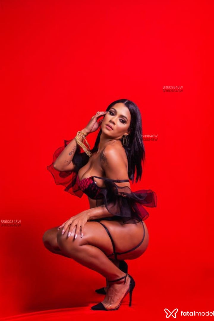 Acompanhante mulher trans morena (o) de olhos castanhos em Virtual - Clara