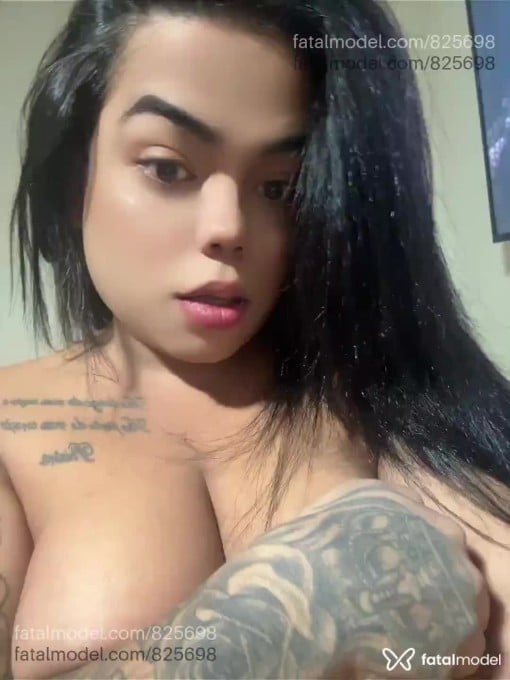 Acompanhante mulher trans morena (o) de olhos mel em Leme Acompanhante mulher trans morena (o) de olhos mel em Leme - Rebecca Morgon