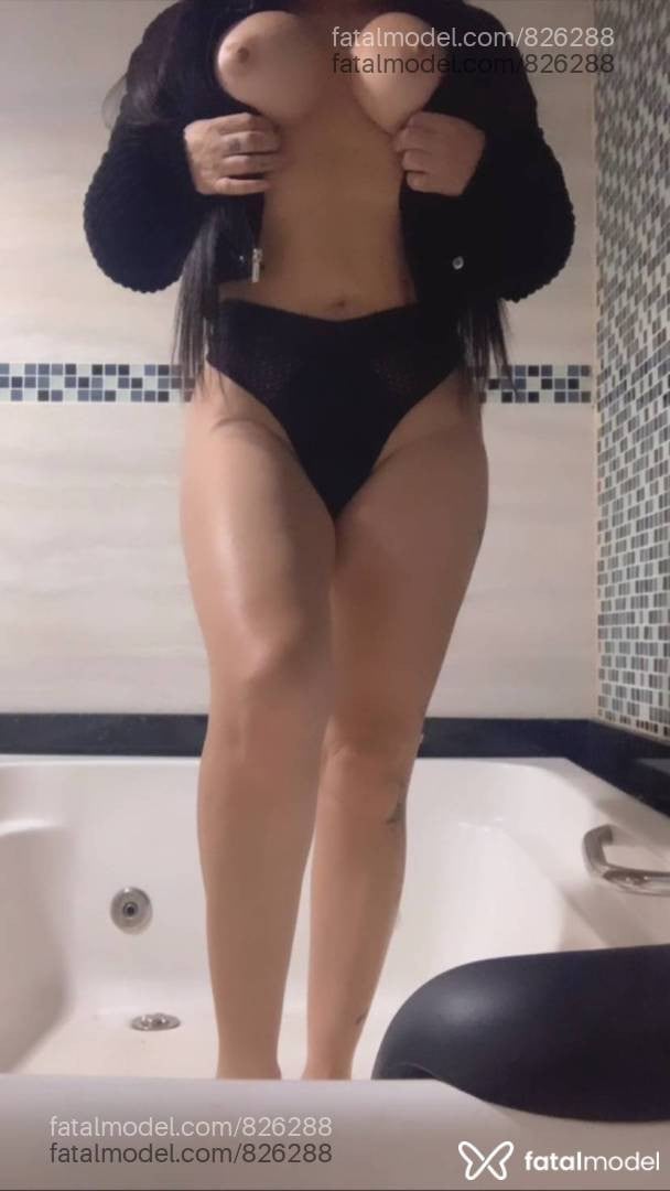 Acompanhante mulher morena (o) de olhos castanhos - Nicole Acompanhante mulher morena (o) de olhos castanhos - Nicole