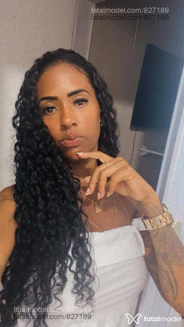 Acompanhante mulher morena (o) de olhos cinza - Talita