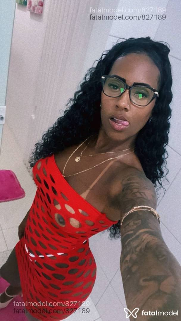 Acompanhante mulher morena (o) de olhos cinza - Talita