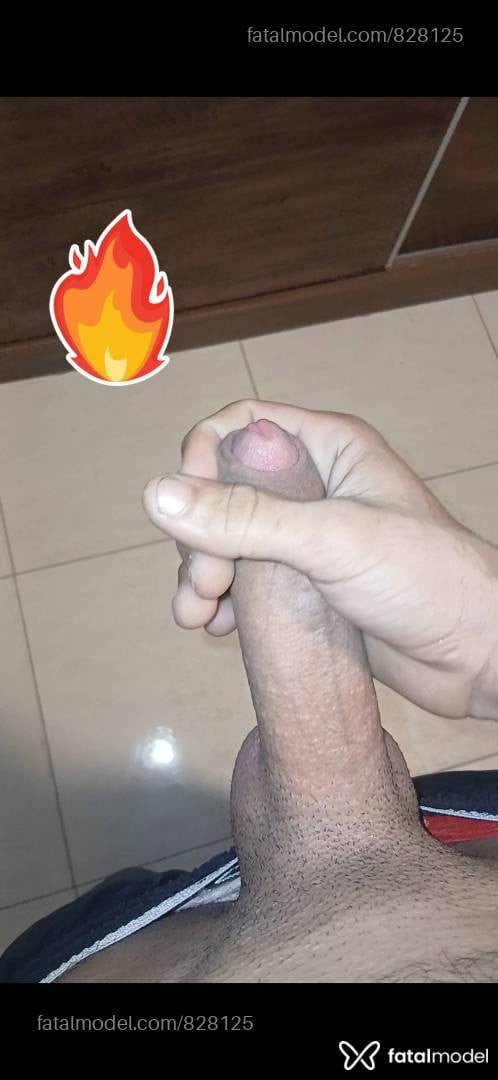 Acompanhante homem com cabelo castanho de olhos mel em Itajaí - Hugo Santos