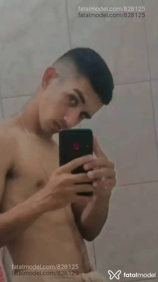 Acompanhante homem com cabelo castanho de olhos mel em Itajaí - Hugo Santos
