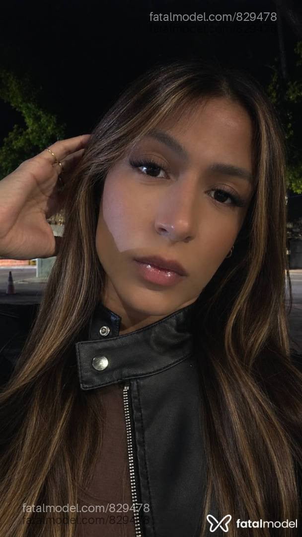 Acompanhante mulher trans ruiva (o) de olhos pretos - Victoriaavellar