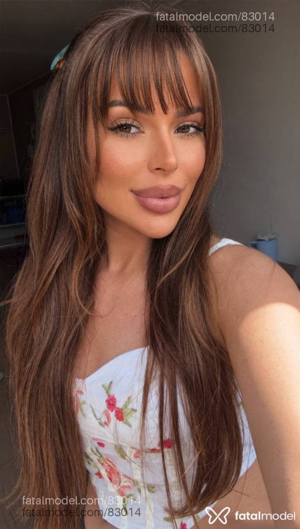Acompanhante mulher com cabelo castanho de olhos castanhos - Malu
