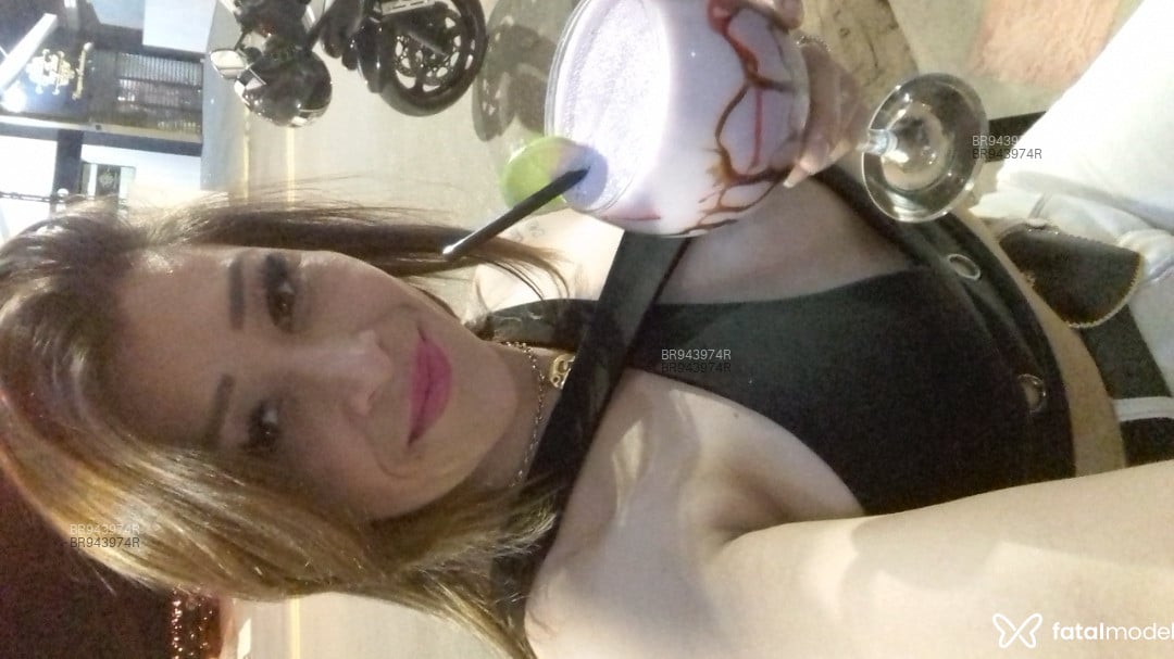 Acompanhante mulher com cabelo castanho de olhos castanhos em Três de Maio Acompanhante mulher com cabelo castanho de olhos castanhos em Três de Maio - Lorenna