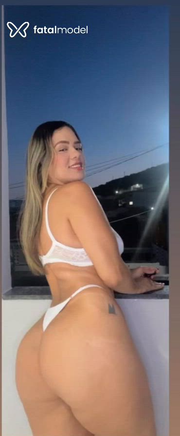 Acompanhante mulher loira (o) de olhos castanhos - Bianca Amorim