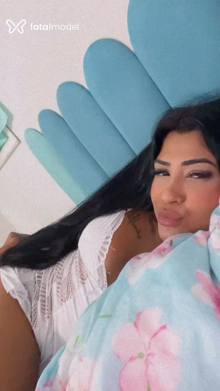 Acompanhante mulher morena (o) de olhos pretos - Pantera