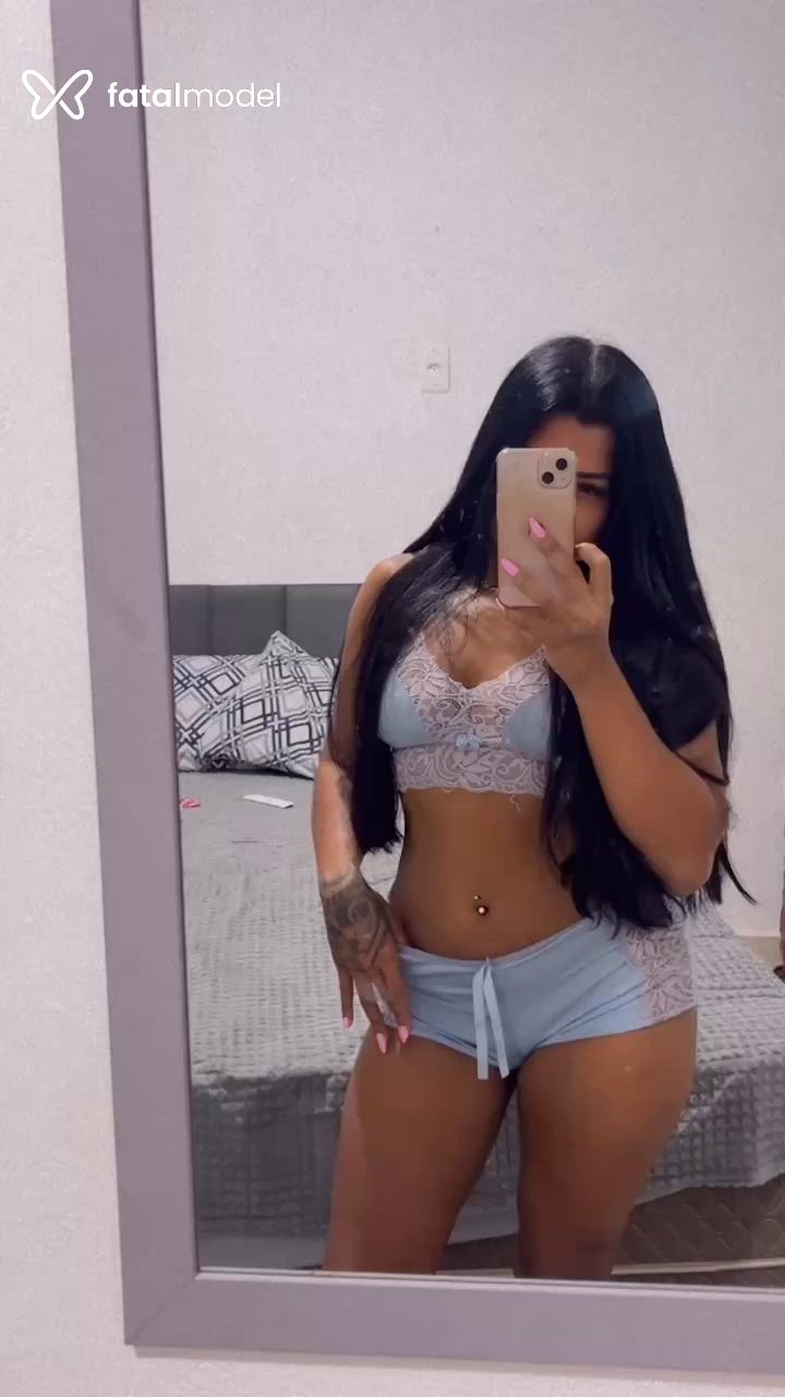 Acompanhante mulher morena (o) de olhos pretos - Pantera