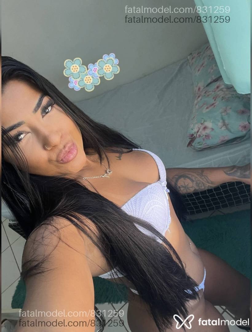 Acompanhante mulher morena (o) de olhos pretos - Pantera