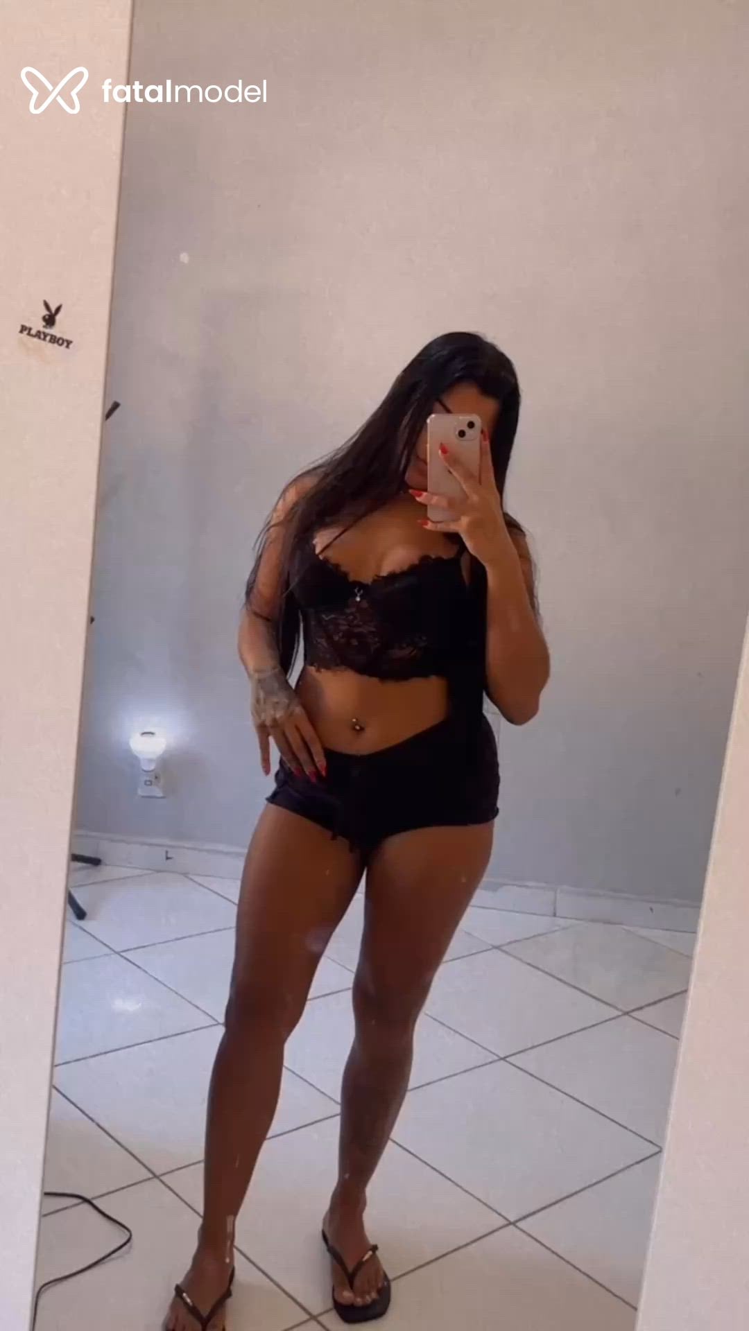 Acompanhante mulher morena (o) de olhos pretos - Pantera
