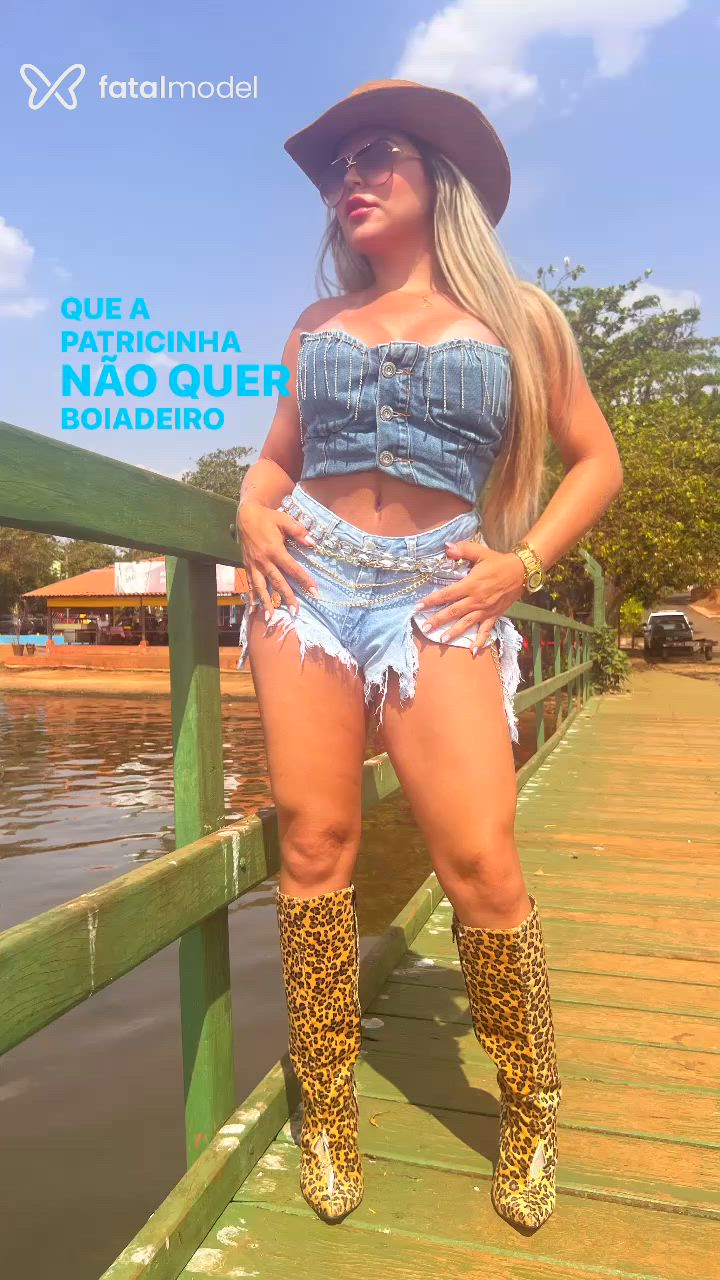 Acompanhante mulher loira (o) de olhos mel - Nicole Araújo