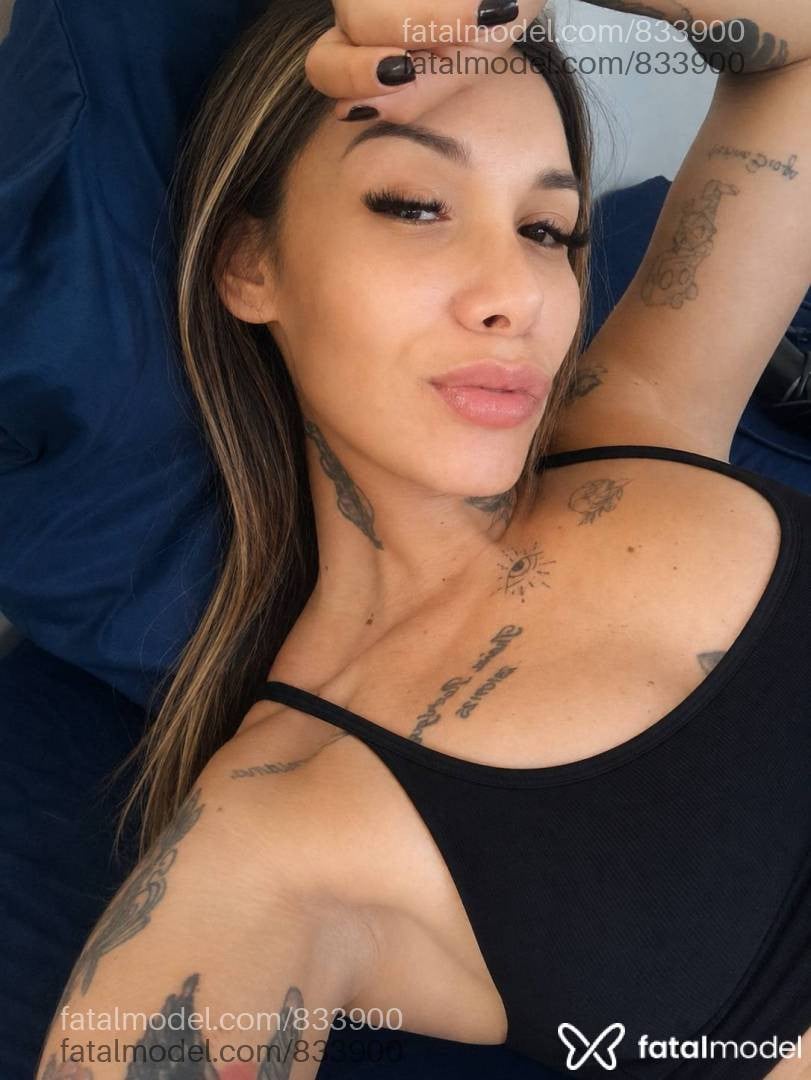 Acompanhante mulher com cabelo castanho de olhos castanhos - Lara Lacerda
