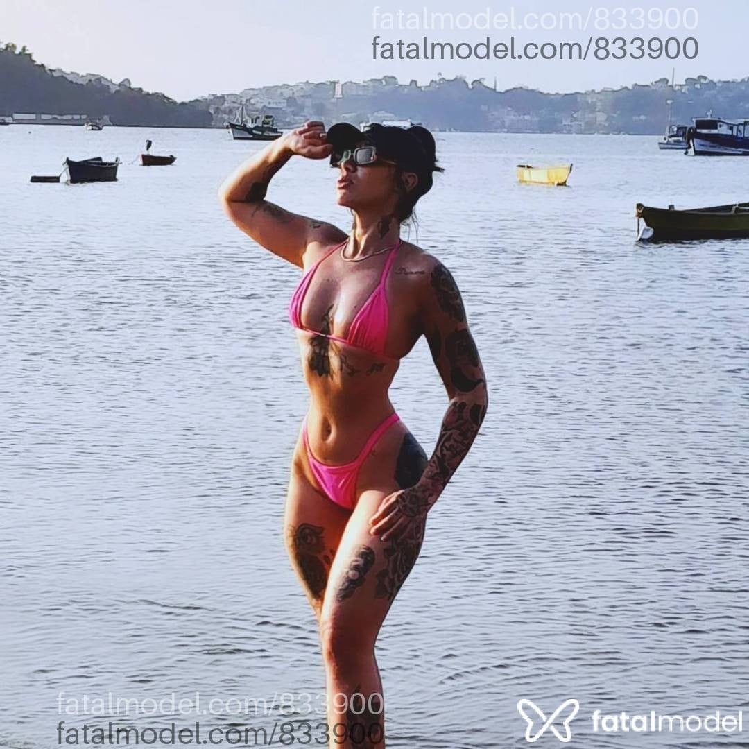Acompanhante mulher com cabelo castanho de olhos castanhos - Lara Lacerda