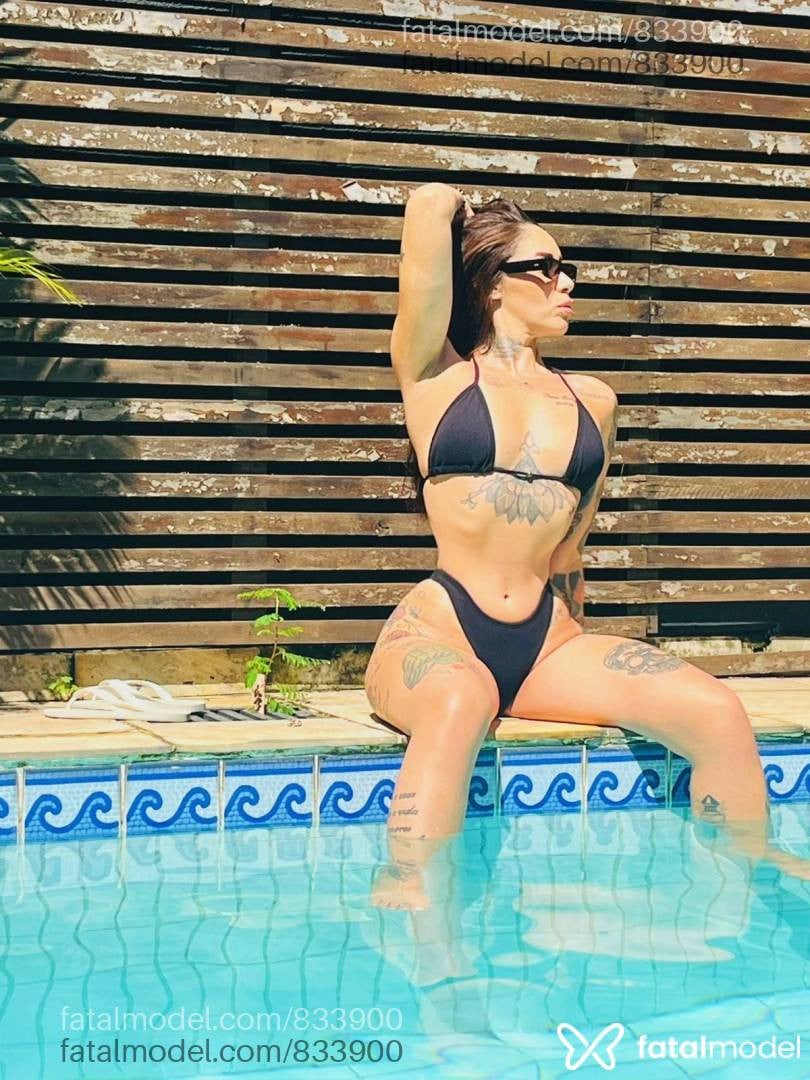 Acompanhante mulher com cabelo castanho de olhos castanhos - Lara Lacerda