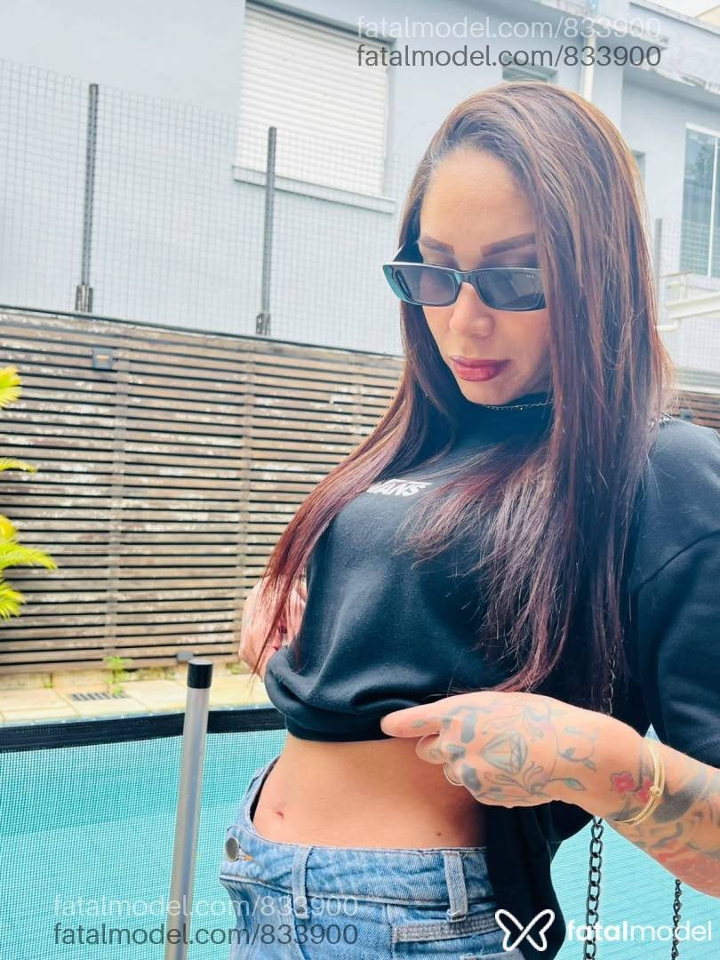Acompanhante mulher com cabelo castanho de olhos castanhos - Lara Lacerda