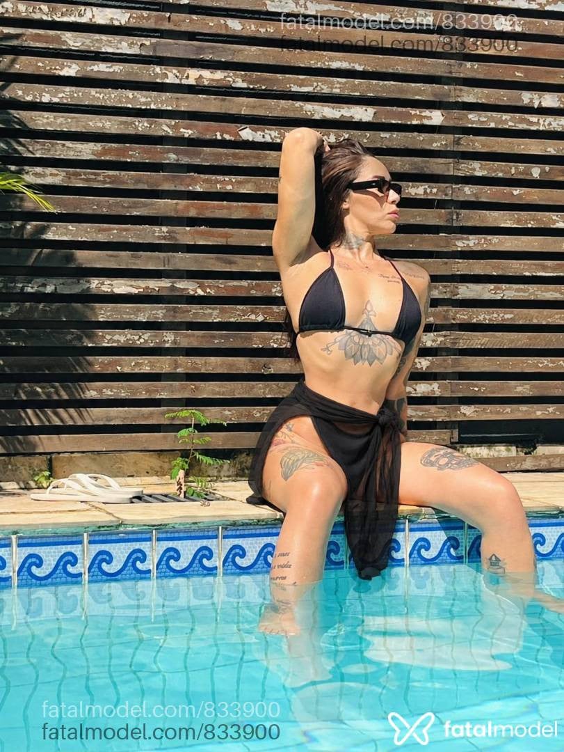 Acompanhante mulher com cabelo castanho de olhos castanhos - Lara Lacerda