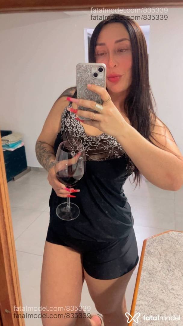 Acompanhante mulher com cabelo castanho de olhos castanhos - Eduarda ribeiro