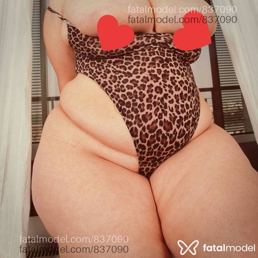 Acompanhante mulher morena (o) de olhos pretos - Aline