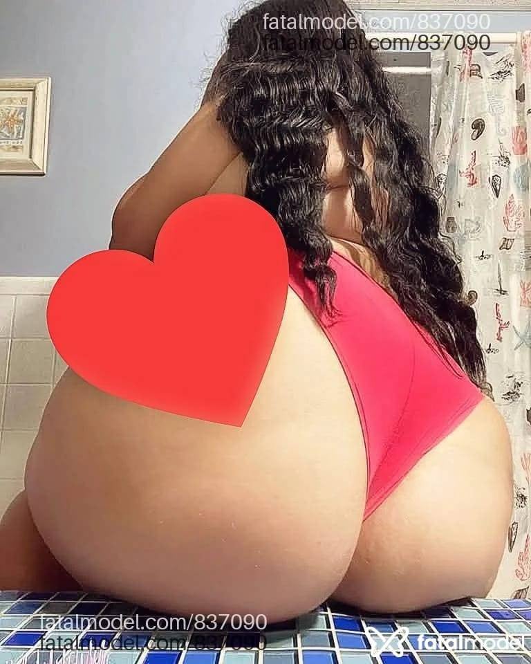 Acompanhante mulher morena (o) de olhos pretos - Aline