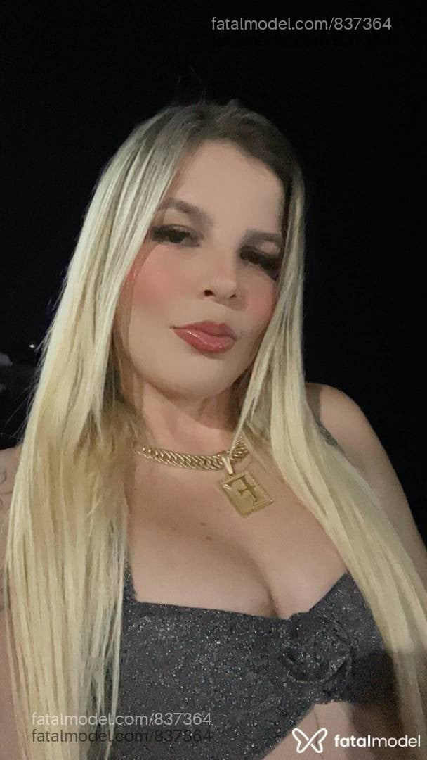 Acompanhante mulher loira (o) de olhos mel - Mirella Acompanhante mulher loira (o) de olhos mel - Mirella