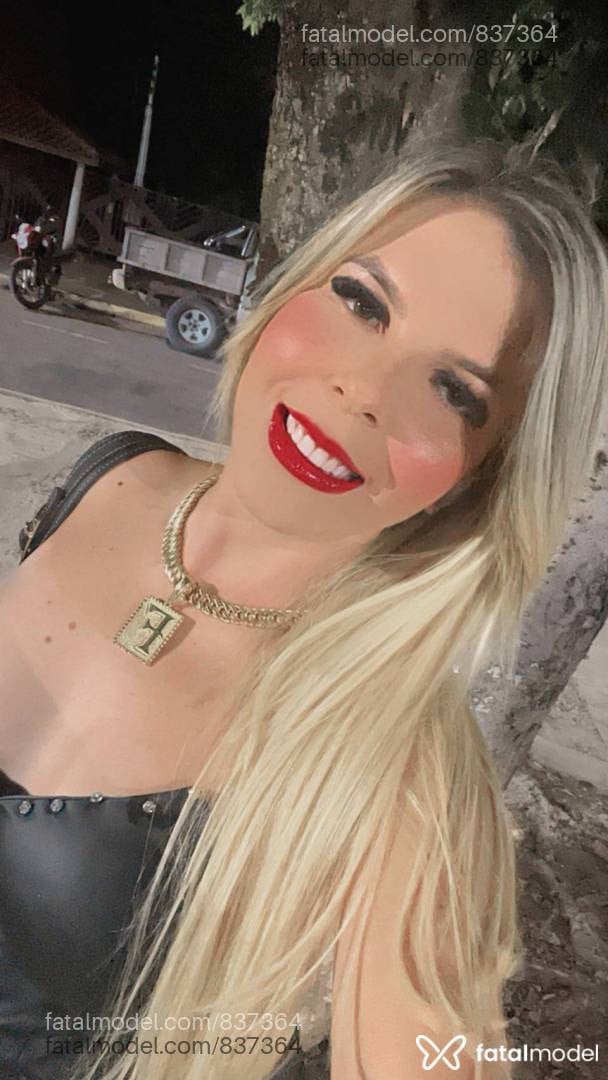 Acompanhante mulher loira (o) de olhos mel - Mirella Acompanhante mulher loira (o) de olhos mel - Mirella
