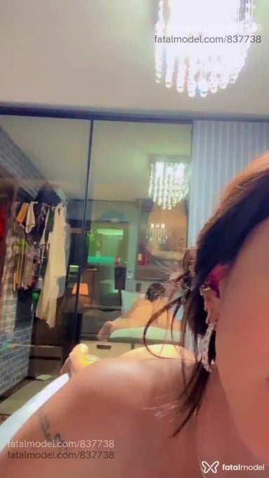 Acompanhante mulher trans com cabelo castanho de olhos castanhos em Curitiba Acompanhante mulher trans com cabelo castanho de olhos castanhos em Curitiba - Natasha Volp
