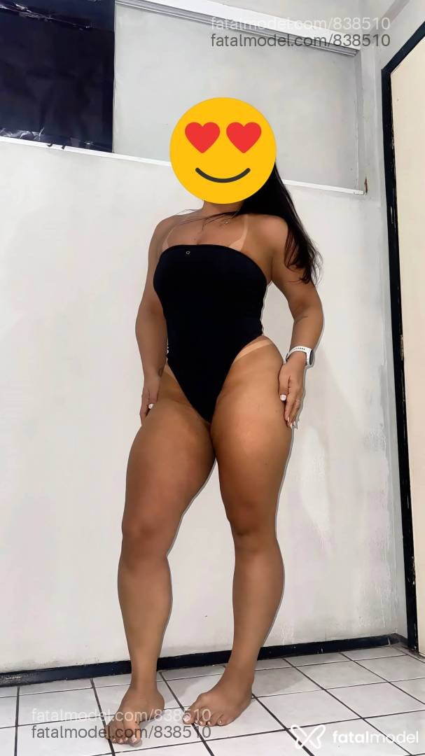 Acompanhante mulher com cabelo castanho de olhos castanhos - Tainara