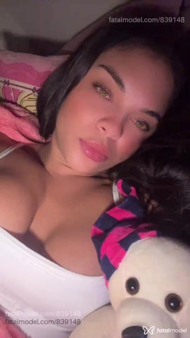 Acompanhante mulher morena (o) de olhos mel em Alta Floresta Acompanhante mulher morena (o) de olhos mel em Alta Floresta - Jessica Carol