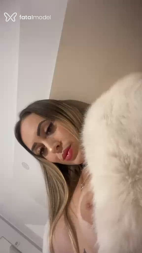Acompanhante mulher loira (o) de olhos mel em Itapema - Aline