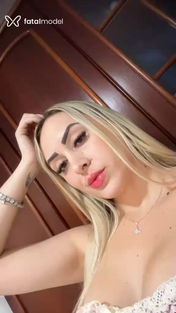 Acompanhante mulher loira (o) de olhos mel - Aline