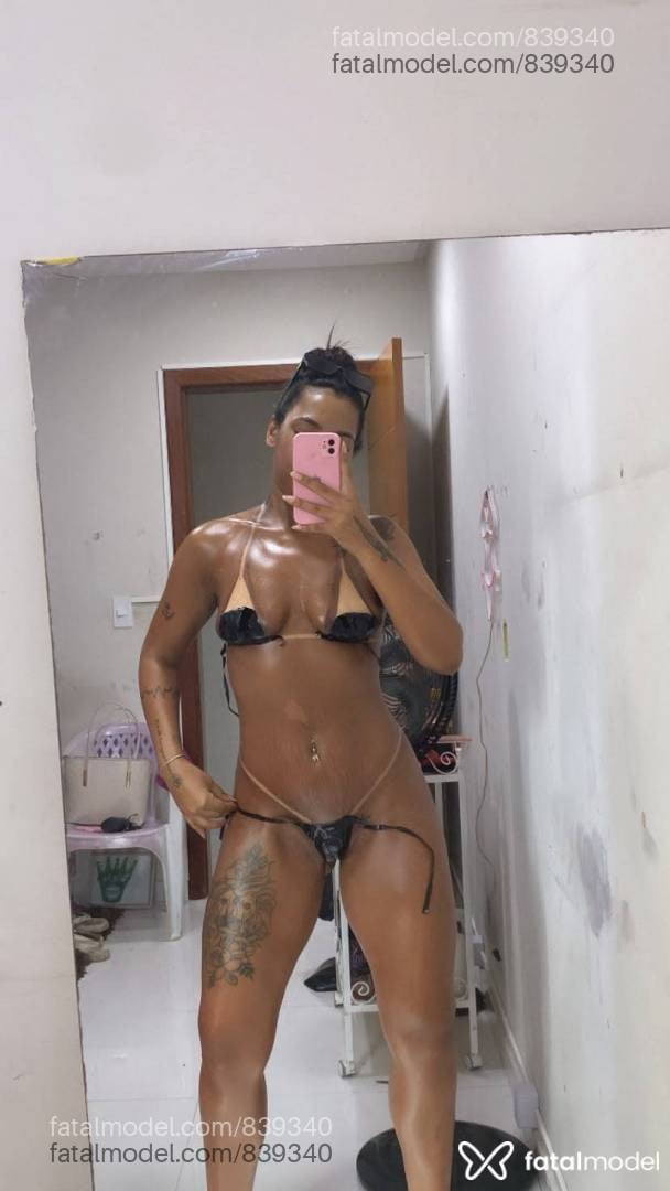 Acompanhante mulher com cabelo castanho de olhos castanhos - Liz Menezes