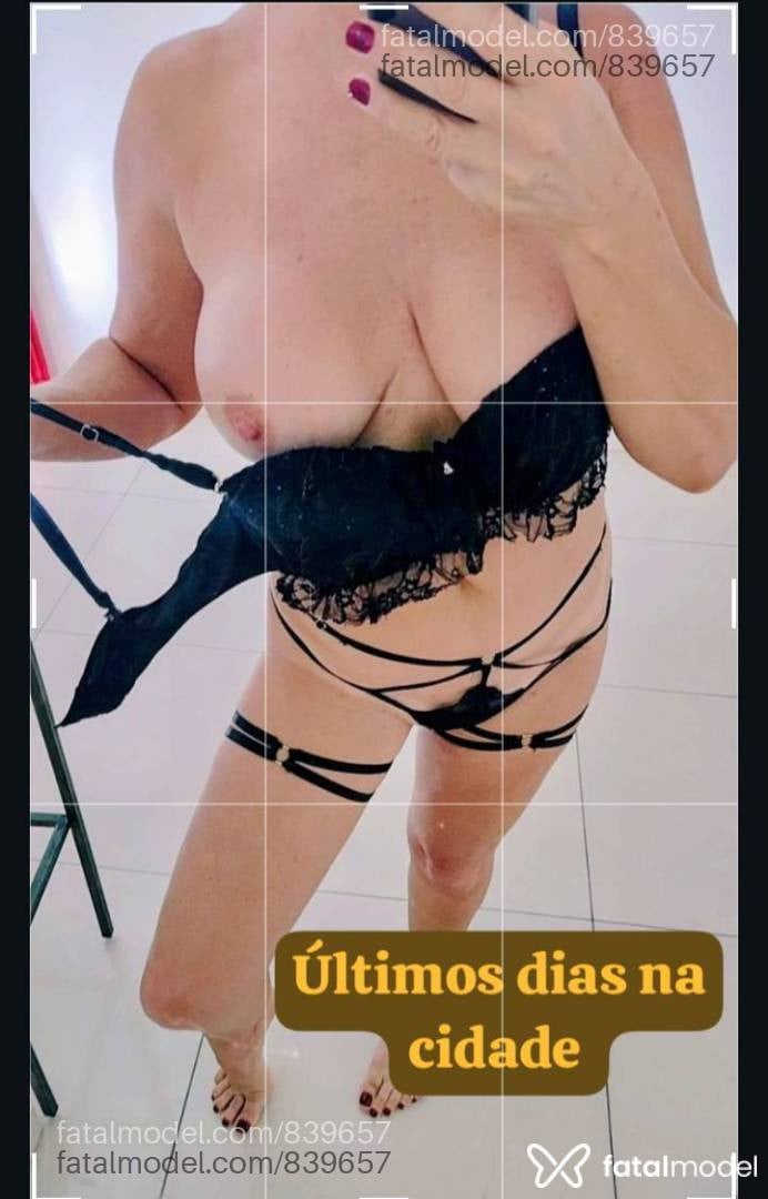 Acompanhante mulher com cabelo castanho de olhos castanhos - Fruta madu