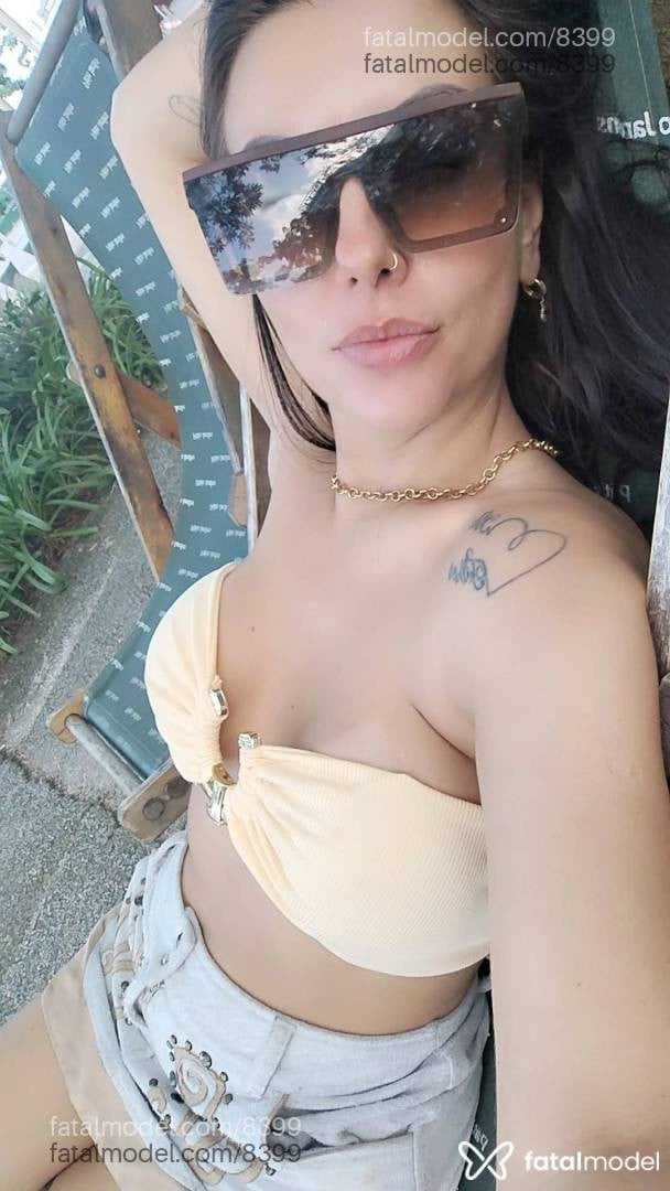 Acompanhante mulher com cabelo castanho de olhos castanhos em Florianópolis - Ariane Bastos