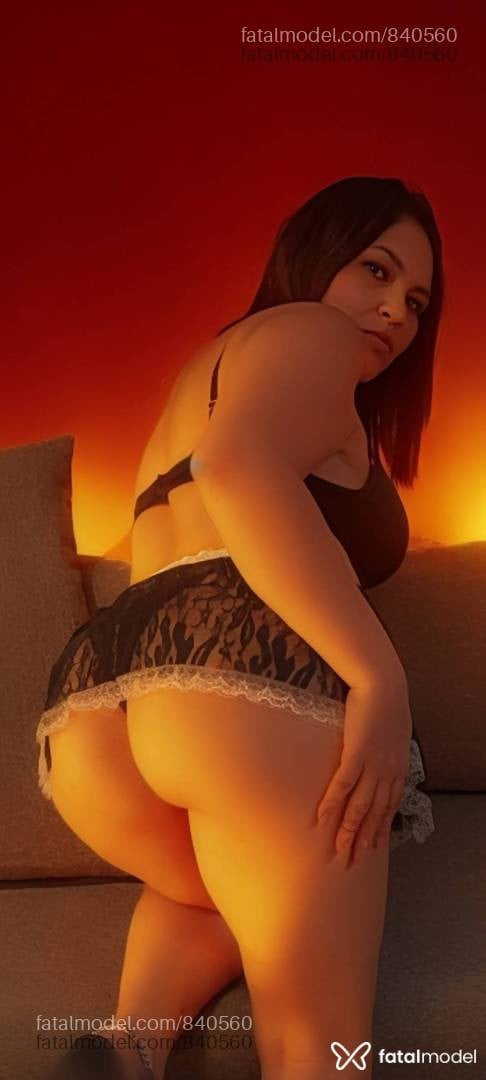 Acompanhante mulher morena (o) de olhos pretos - Cris