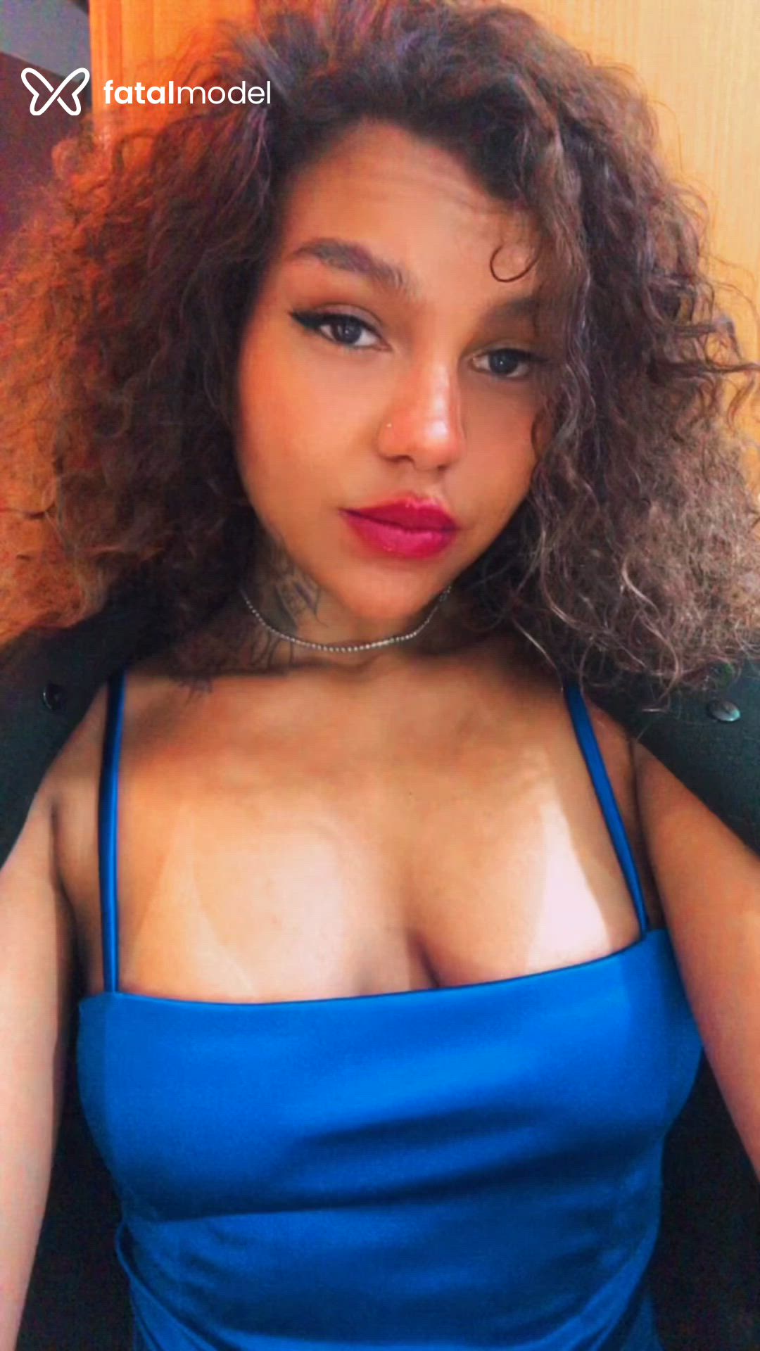 Acompanhante mulher com cabelo castanho de olhos castanhos - Tayna Galanis