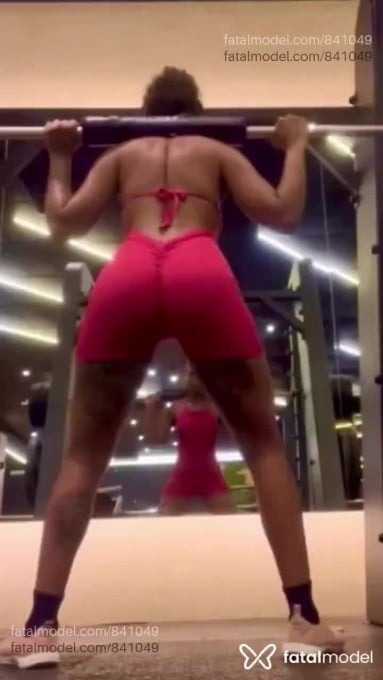 Acompanhante mulher com cabelo castanho de olhos castanhos em Londrina - Tayna Galanis