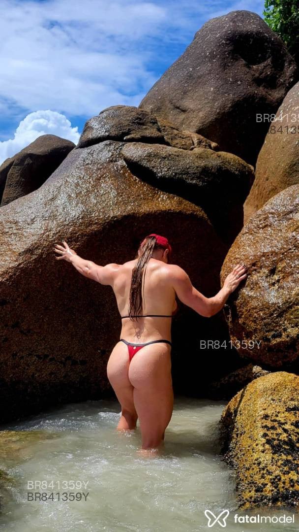 Acompanhante mulher loira (o) de olhos castanhos em Balneário Camboriú Acompanhante mulher loira (o) de olhos castanhos em Balneário Camboriú - Débora Barth
