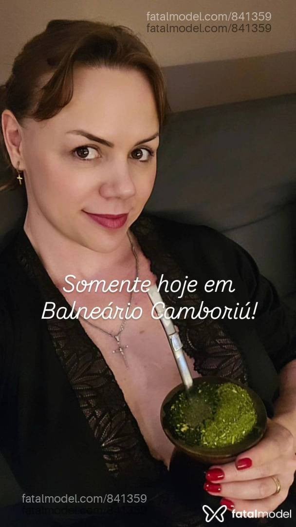 Acompanhante mulher loira (o) de olhos castanhos - Débora Barth