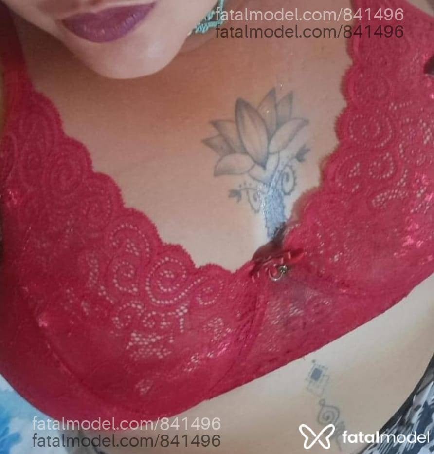 Acompanhante mulher ruiva (o) de olhos castanhos - Mel