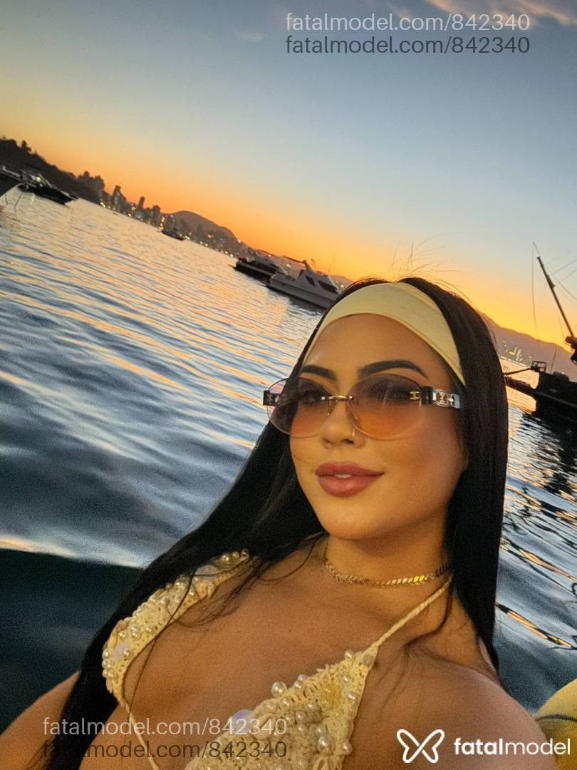 Acompanhante mulher morena (o) de olhos castanhos - Mirella Gusmão