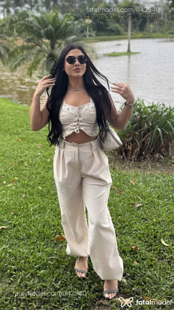 Acompanhante mulher morena (o) de olhos castanhos - Mirella Gusmão