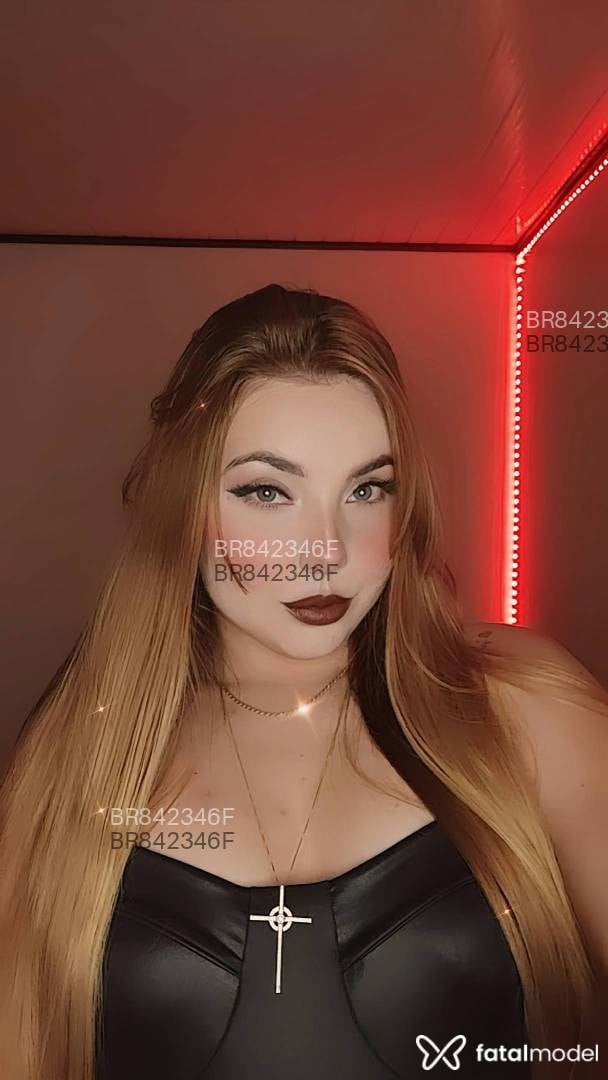 Acompanhante mulher com cabelo colorido de olhos verdes em Cascavel Acompanhante mulher com cabelo colorido de olhos verdes em Cascavel - Lara Sophia