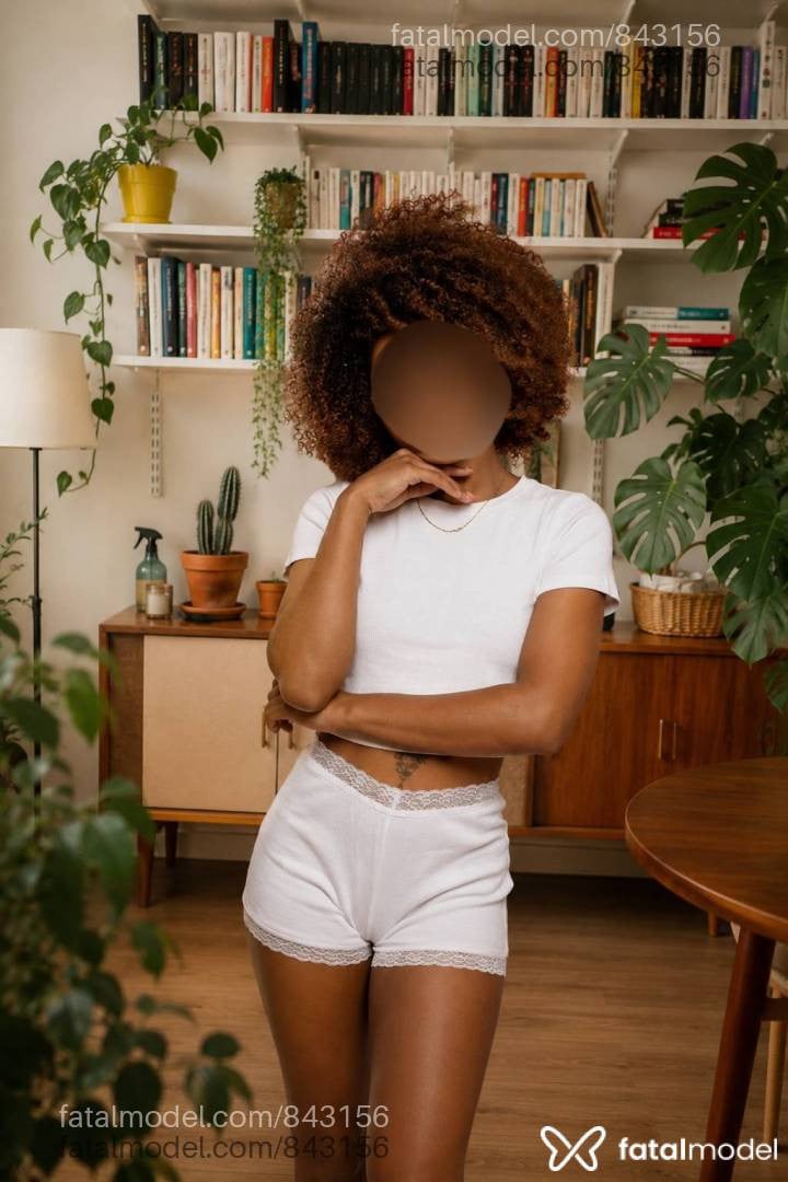 Acompanhante mulher com cabelo castanho de olhos mel em Teófilo Otoni - Melanie Pomaikai