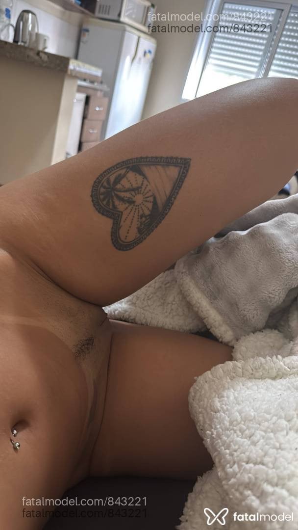 Acompanhante mulher morena (o) de olhos pretos - Larah Pimmenta Acompanhante mulher morena (o) de olhos pretos - Larah Pimmenta