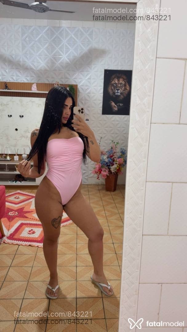 Acompanhante mulher morena (o) de olhos pretos - Larah Pimmenta