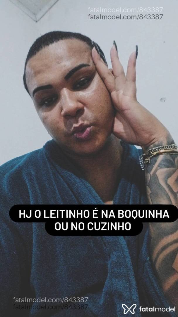 Acompanhante não-binário morena (o) de olhos castanhos - Bibi Ribeiro