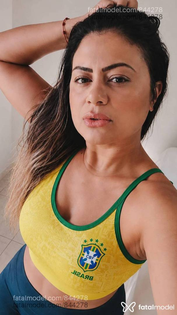 Acompanhante mulher loira (o) de olhos castanhos em Campo Largo - Flor Dcanela