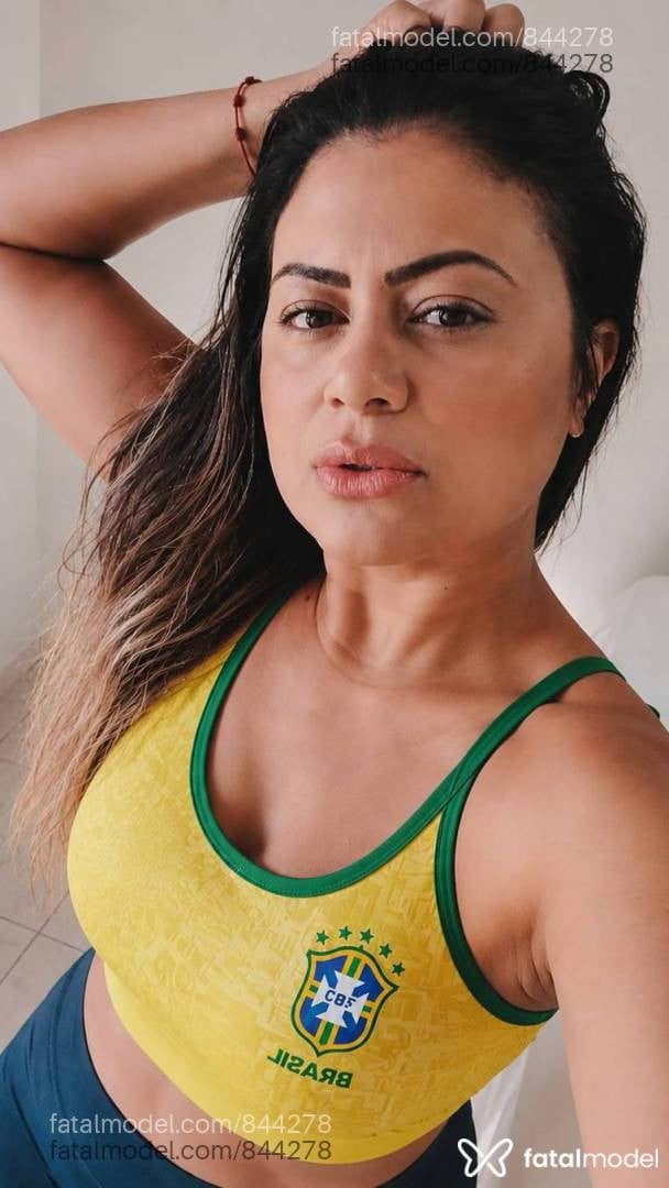 Acompanhante mulher loira (o) de olhos castanhos em São Bento do Sul - Flor Dcanela