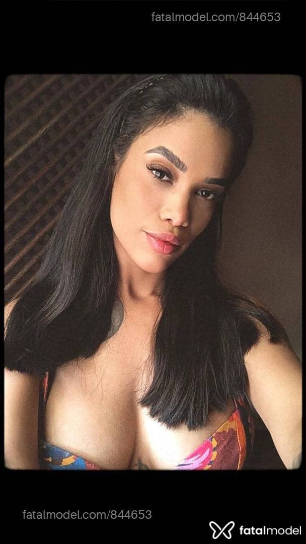 Acompanhante mulher com cabelo castanho de olhos castanhos - Alexa Nifetini